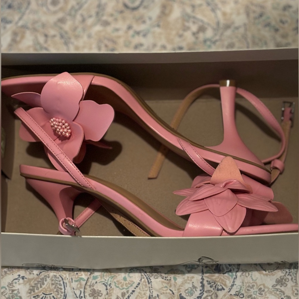 Women’s size 9 low kitten heels bubblegum pink